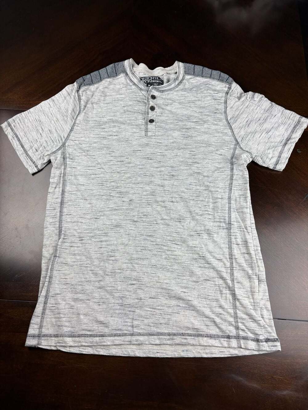 Distortion Men’s Medium Gray Henley Shirt Short Sleeve Moto Shoulder Casual